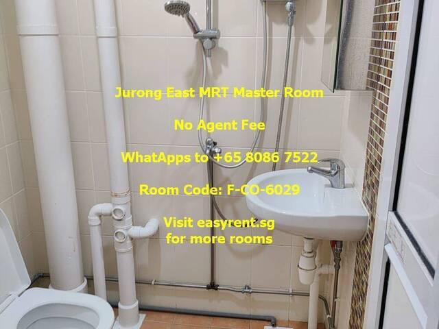Jurong East MRT Master Room