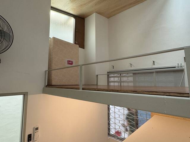 Clean, Airy & Bright. 1 Bath/Toilet to 2 pax. Furnished Room Near to Bedok MRT