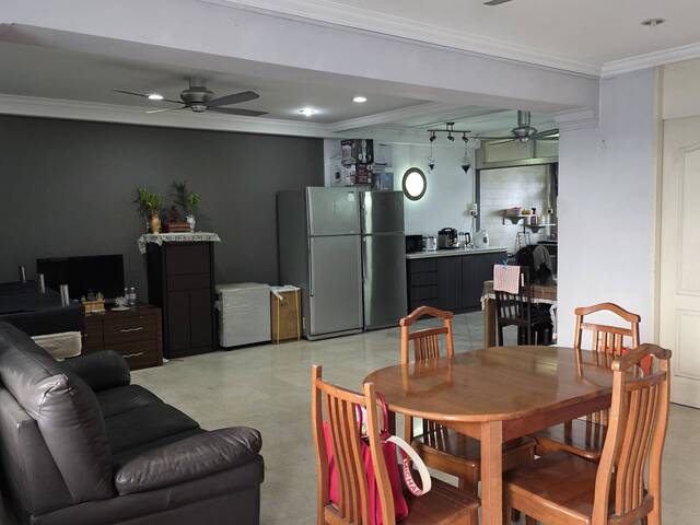 5 mins walk to Choa Chu Kang MRT