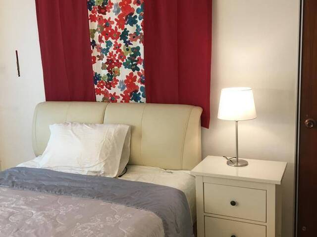 Big and quiet room for rent in a exclusive and beautiful private estate -NO FEE