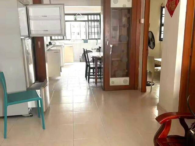 3R flat for rent at blk 170 Stirling Road. Near to Queenstown MRT no agent fee