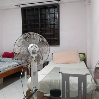 female sharing @ Chinatown