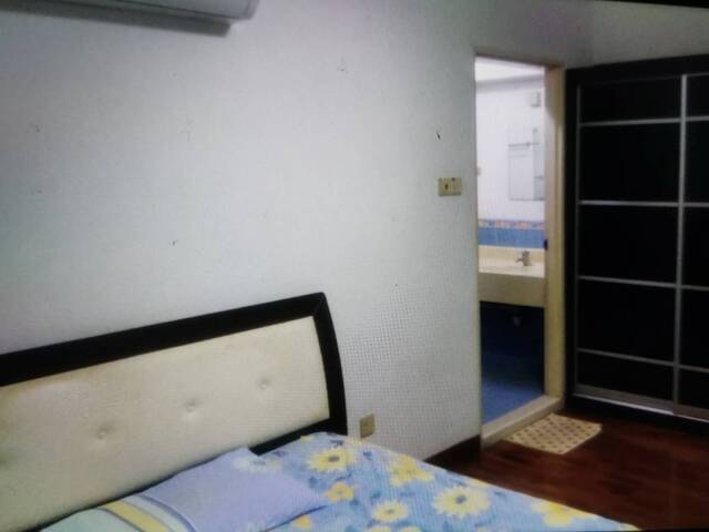 Master room at 413a fernvale link for rent! Aircon wifi!