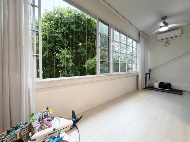 Entire unit 1088 sqft of 3 bedrooms 2 bathrooms with bathtub, 1 huge living room, heart of tiong bah