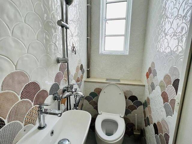 Entire unit 1088 sqft of 3 bedrooms 2 bathrooms with bathtub, 1 huge living room, heart of tiong bah