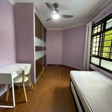 2min walk to Redhill MRT full female no owner