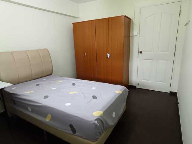 Ang Mo Kio Ave 3 Blk 343 Room for rent.