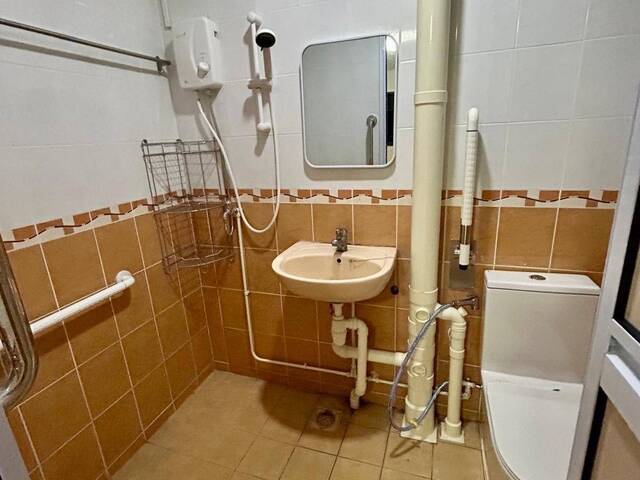 Spacious Master Bedroom for rent - Bedok North