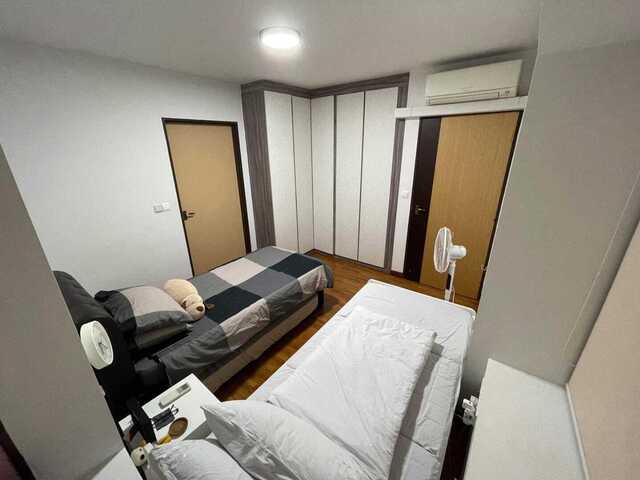 Looking for 1 female to share with in master room