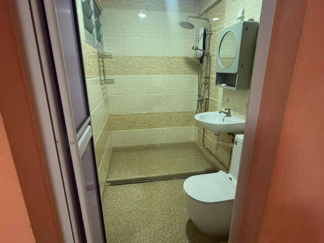 5-Room Unit @ Yishun Ave 6 BLK 288! NO AGENT FEE!