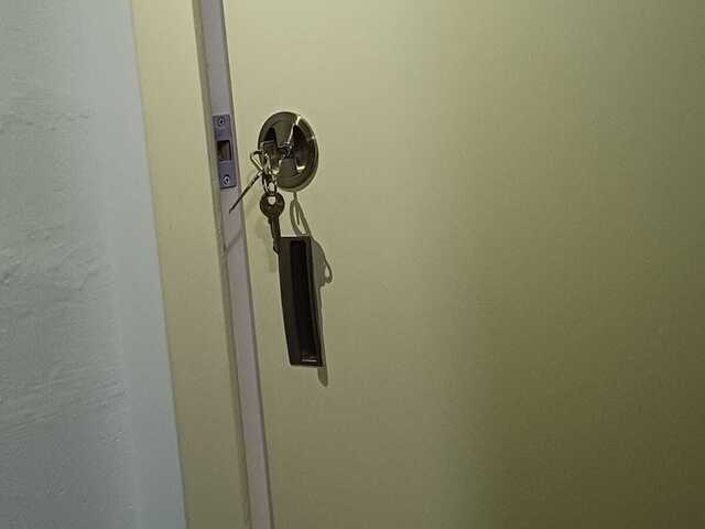 11 a Air- con room with Window , 3 mins walk to Braddell Mrt stn