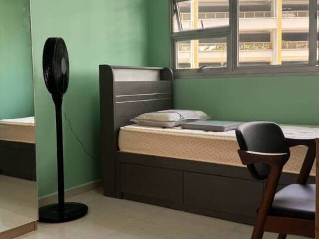 Common room at 116b jalan tenteram for rent! Aircon wifi!