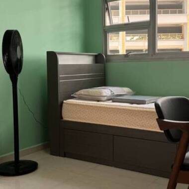 Common room at 116b jalan tenteram for rent! Aircon wifi!