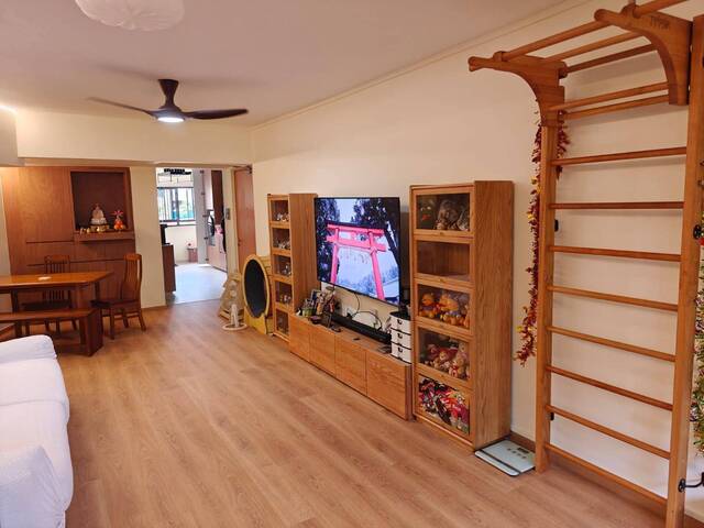 ๐ก Muji Co-Living for Ladies โ Spacious Room 5 min walk to Hougang MRT (NE14)