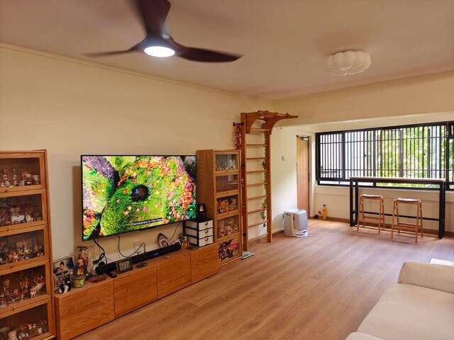 ๐ก Muji Co-Living for Ladies โ Spacious Room 5 min walk to Hougang MRT (NE14)