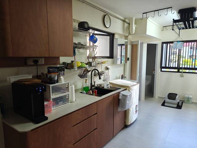 ๐ก Muji Co-Living for Ladies โ Spacious Room 5 min walk to Hougang MRT (NE14)