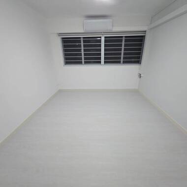 High floor, clean and windy room for rent. No agent fees.