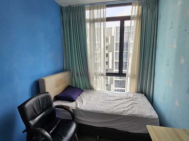 Room for Rent - LaFiesta Condo - Walking Distance to Sengkang MRT
