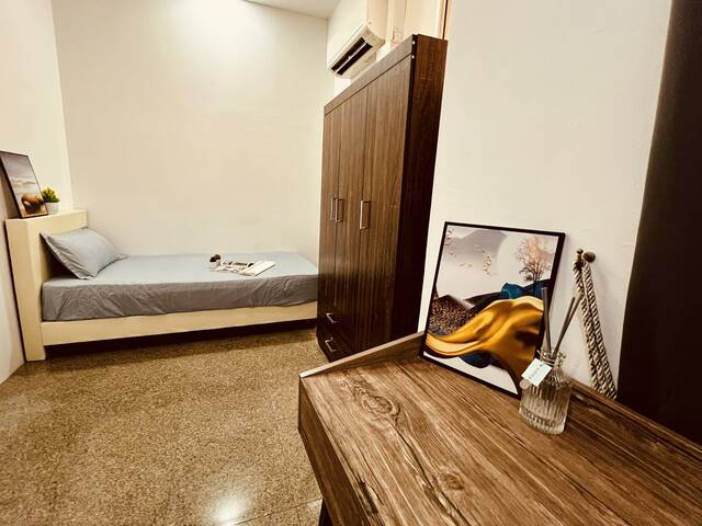 Astoria Park Condo Chic Common Room For Rent (Next To Kembangan MRT - EWL/Green Line)