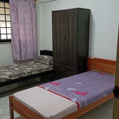 Common Room sharing @ Jurong East Ave 1 BLK 329! NO AGENT FEES!
