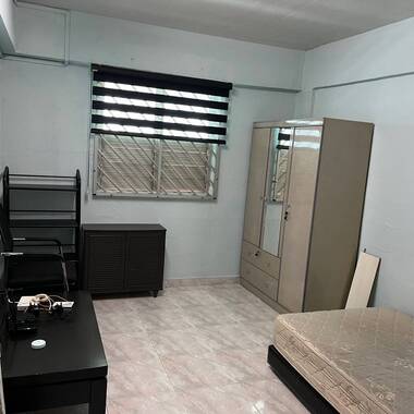 Common room at 14 Saint George’s road for rent! Wifi available!