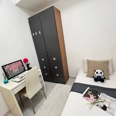 Tiong Bahru MRT 2 Mins Walk,Full Condo Facilities - Queen Room - Immediate Available