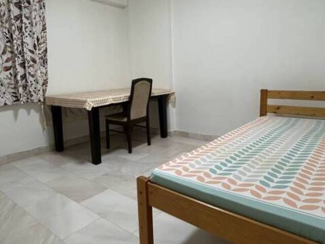 Common room at 213 bishan street 23 for rent! Aircon wifi!