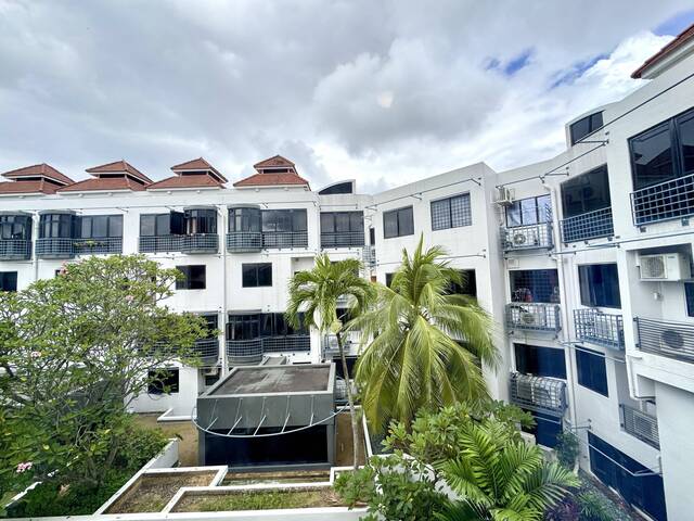 Condo Common Room 5 mins to Upper Changi MRT (DT34). Quiet, Spacious with Water, Sky & Greenery View