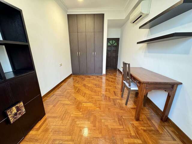 Condo Common Room 5 mins to Upper Changi MRT (DT34). Quiet, Spacious with Water, Sky & Greenery View