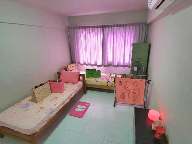YISHUN MRT (NS13) 2 BEDSPACE FOR FEMALES OR COUPLE (NO OWNER STAY)