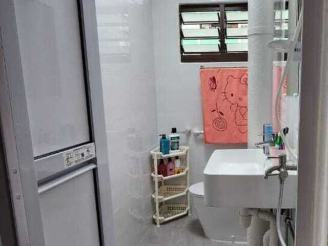 YISHUN MRT (NS13) 2 BEDSPACE FOR FEMALES OR COUPLE (NO OWNER STAY)