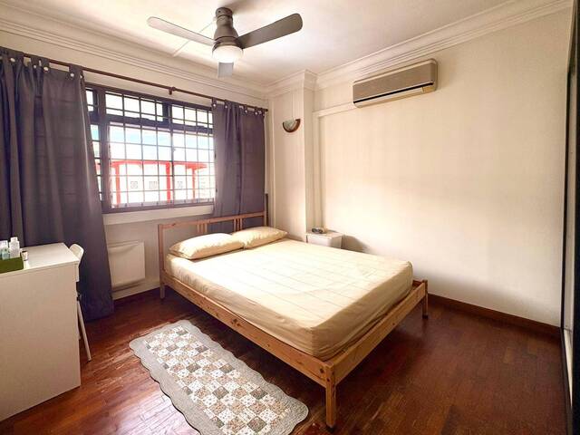 Blk 505 Woodlands - $900 for 1 lady (AIRCON + WIFI) ; $1200 for couple / 2 ladies