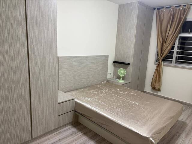 Master Bedrm - Mins to Canberra MRT/Shops/Eateries