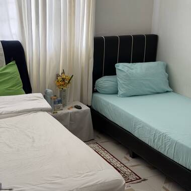 Looking for 1 female tenant to share in 1 room