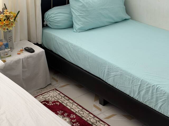 Looking for 1 female tenant to share in 1 room