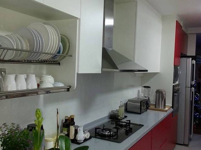 Looking for 1 female tenant to share in 1 room