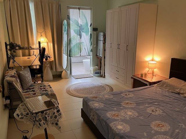 Cozy & quiet Master room for rent for single only Near to amenities and park.