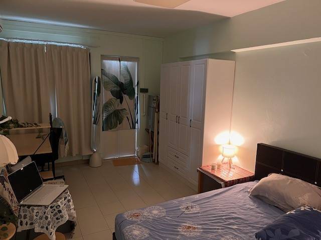 Cozy & quiet Master room for rent for single only Near to amenities and park.