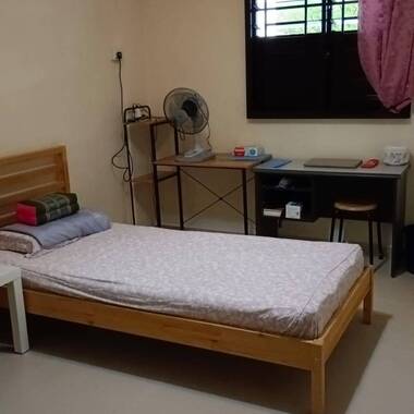 Near Bedok MRT! Common room at 201 bedok north street 1 for rent! Aircon wifi!