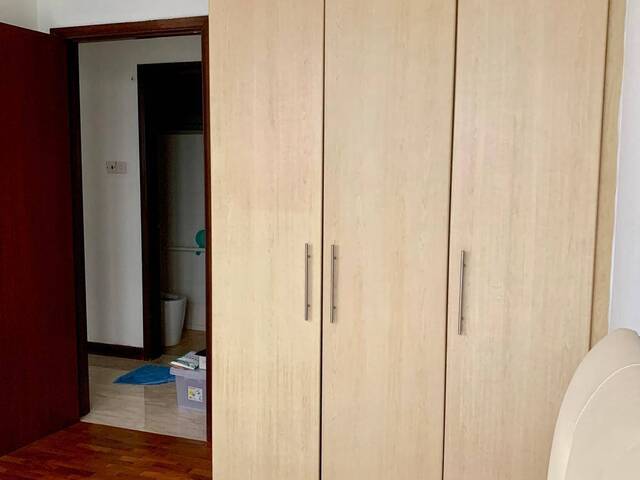 ROSEWOOD CONDO - $1100 for 1 lady (Woodlands MRT) - with swimming pool