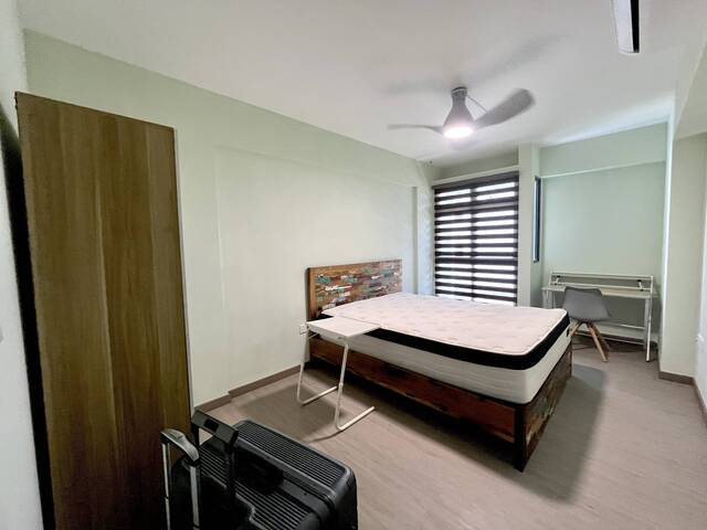 1-2 Pax Tengah Master Room next to Parc Point & near Plantation Plaza