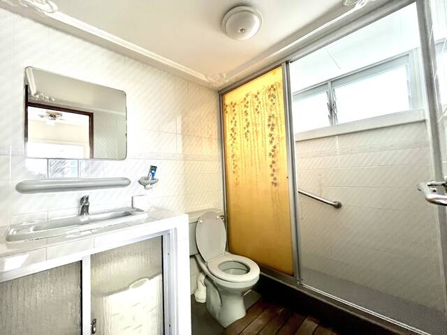 All-female Environment: Spacious Master Room With Sea View Near Siglap MRT, East Coast Park, Parkway