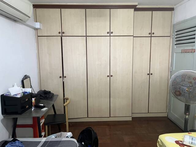 Looking for a male roommate (a common room for 2 pax, total 5 persons including you in the house)