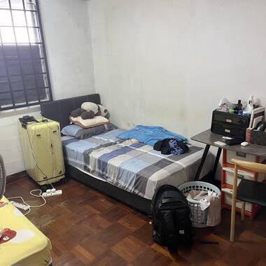 Looking for a male roommate (a common room for 2 pax, total 5 persons including you in the house)