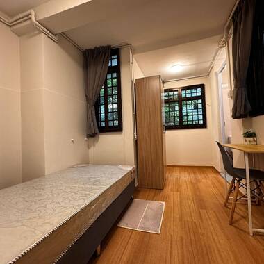 Commonwealth ensuite single pax semi master room