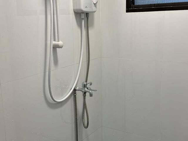 Renovated kitchen and toilets; Near to Tiong Bahru MRT and Bukit Merah Hawker Centre