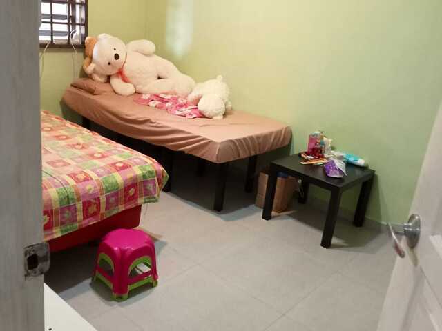 A Common aircon Room at Blk 1 Beach Road by owner (nr CBD/SMU Lavender/Nicoll Highway MRT)