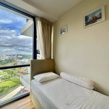 NUS SIM Cozy stay @ Clementi Condo– Trilinq, beside Clementi MRT, very near to NUS, Nan Hua, SIM Uni