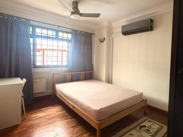 Blk 505 Woodlands - $900 for 1 lady (AIRCON + WIFI) ; $1200 for couple / 2 ladies