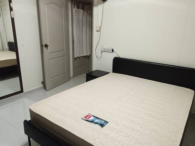 1 common bedroom incl. aircon for rent in Choa Chu Kang near amenities, minutes to MRT